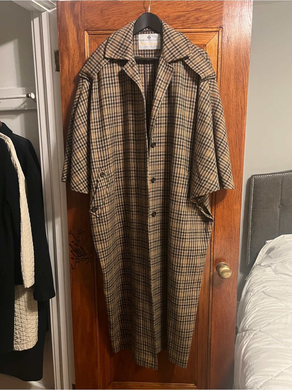 Vintage Aquascutum London 100% Wool Plaid Tweed Coat Made in England Cape Sleeve